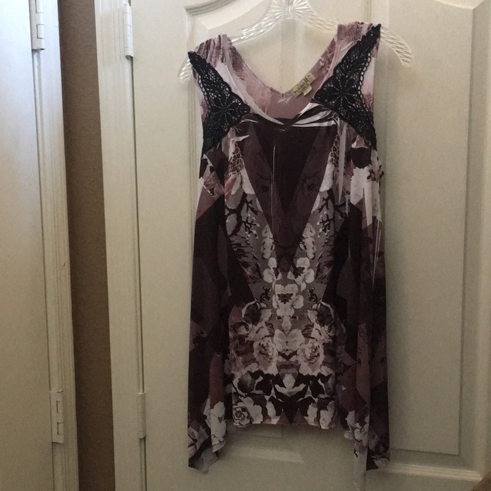 FINAL MARKDOWN One world double v tank top Small